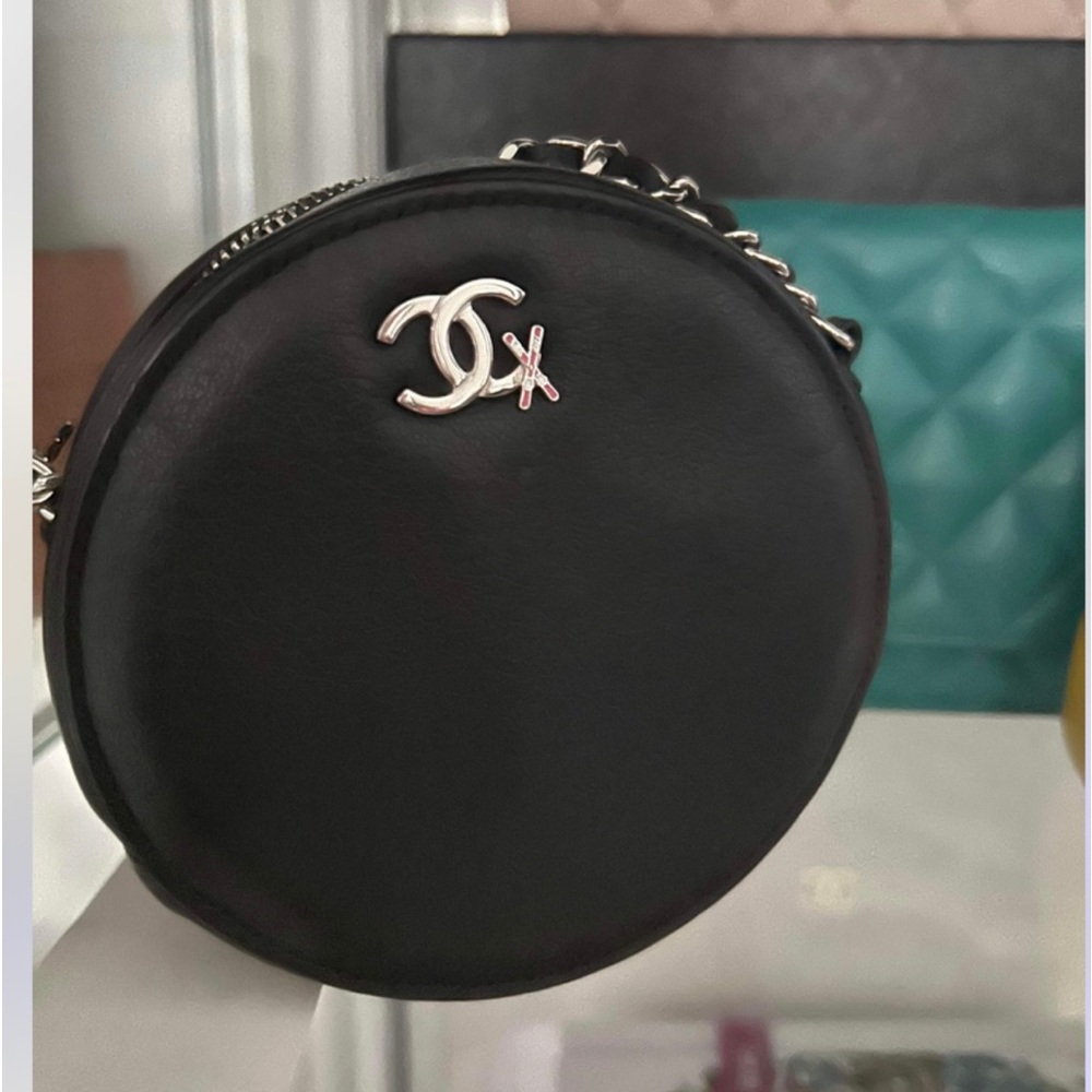 Round clutch with chain
